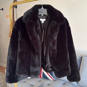 TOPSHOP cropped black faux fur jacket US size 8 NWT